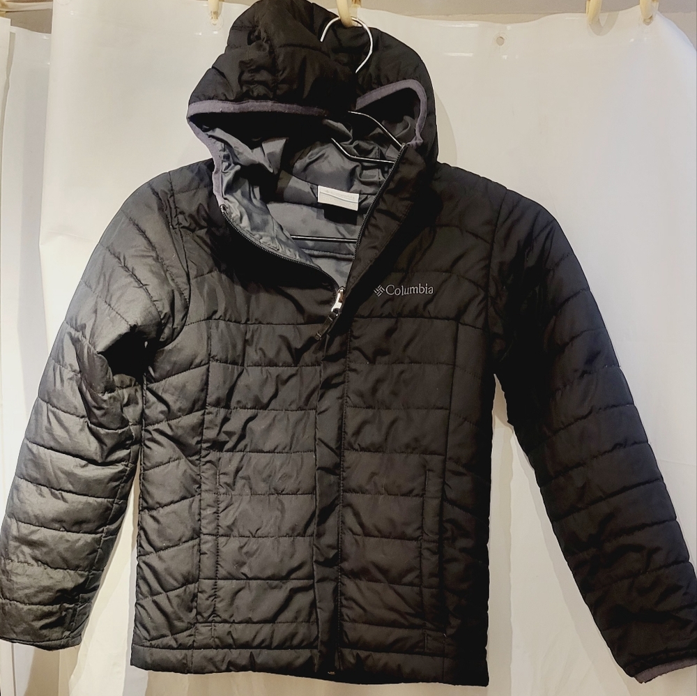 Columbia Kids Hooded Powder Lite Jacket in Black.Small/Size 8. Good condition